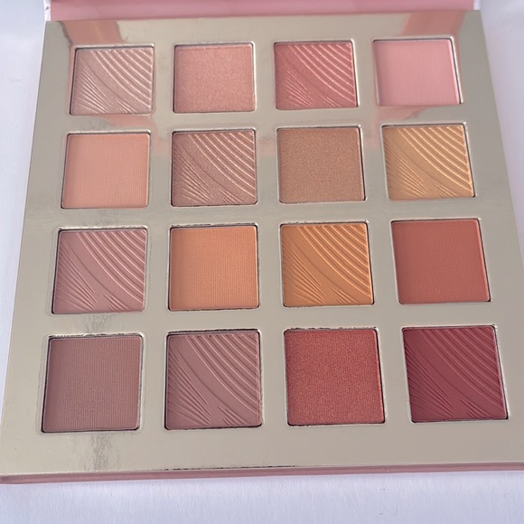 ✨🌿Ellen Tracy Truth or Bare Eyeshadow Palette - Picture 4 of 4